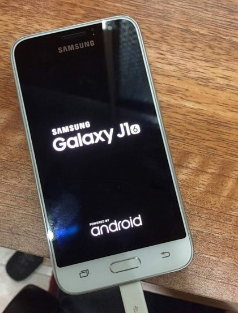 Tampilan Samsung Galaxy J1 2016